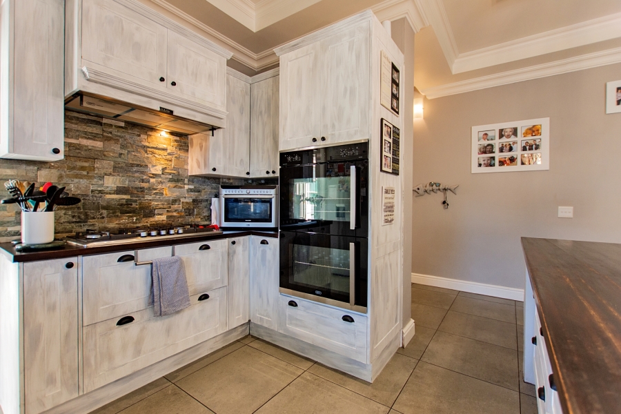 5 Bedroom Property for Sale in Myburgh Park Western Cape